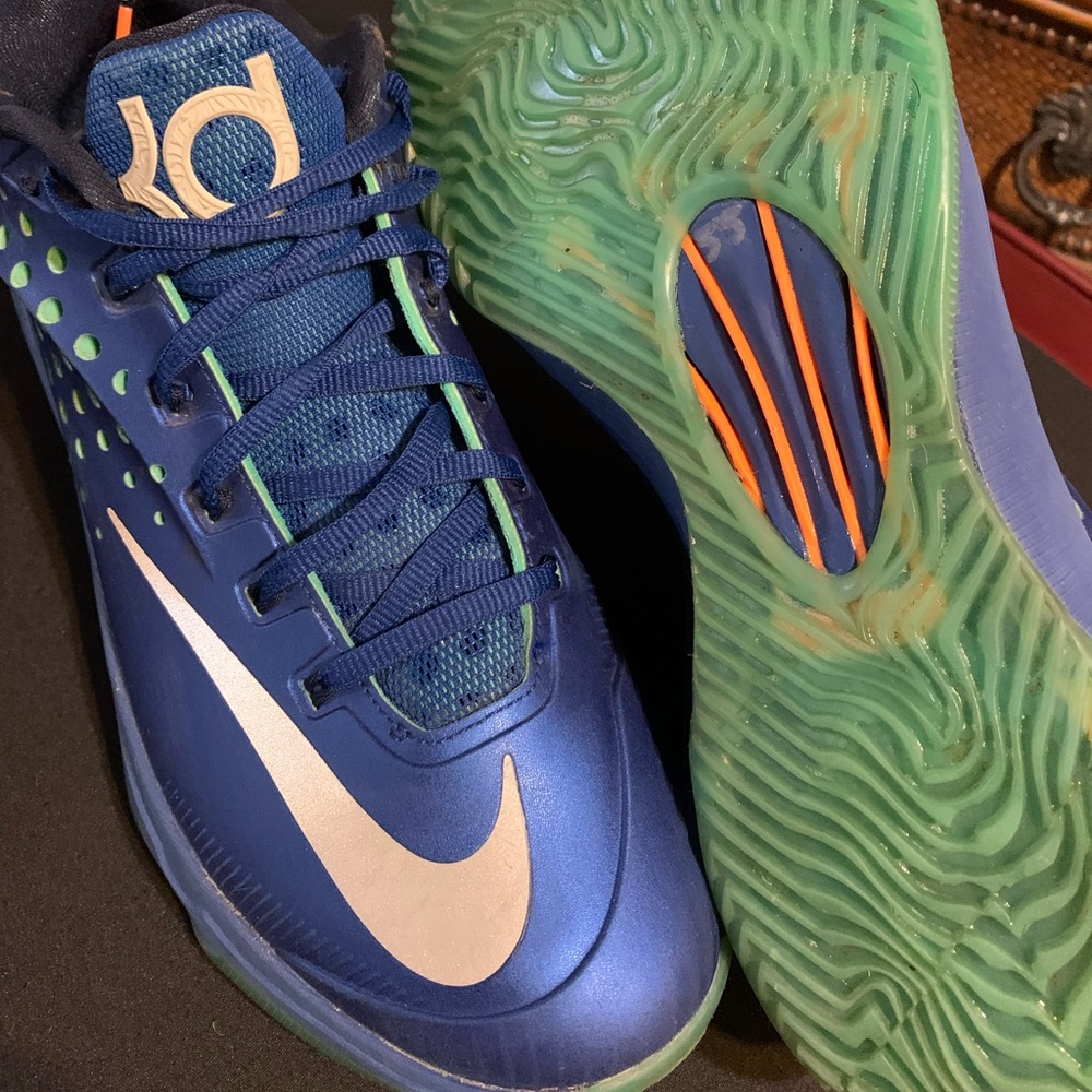 Shoes - Picture 3 of 7